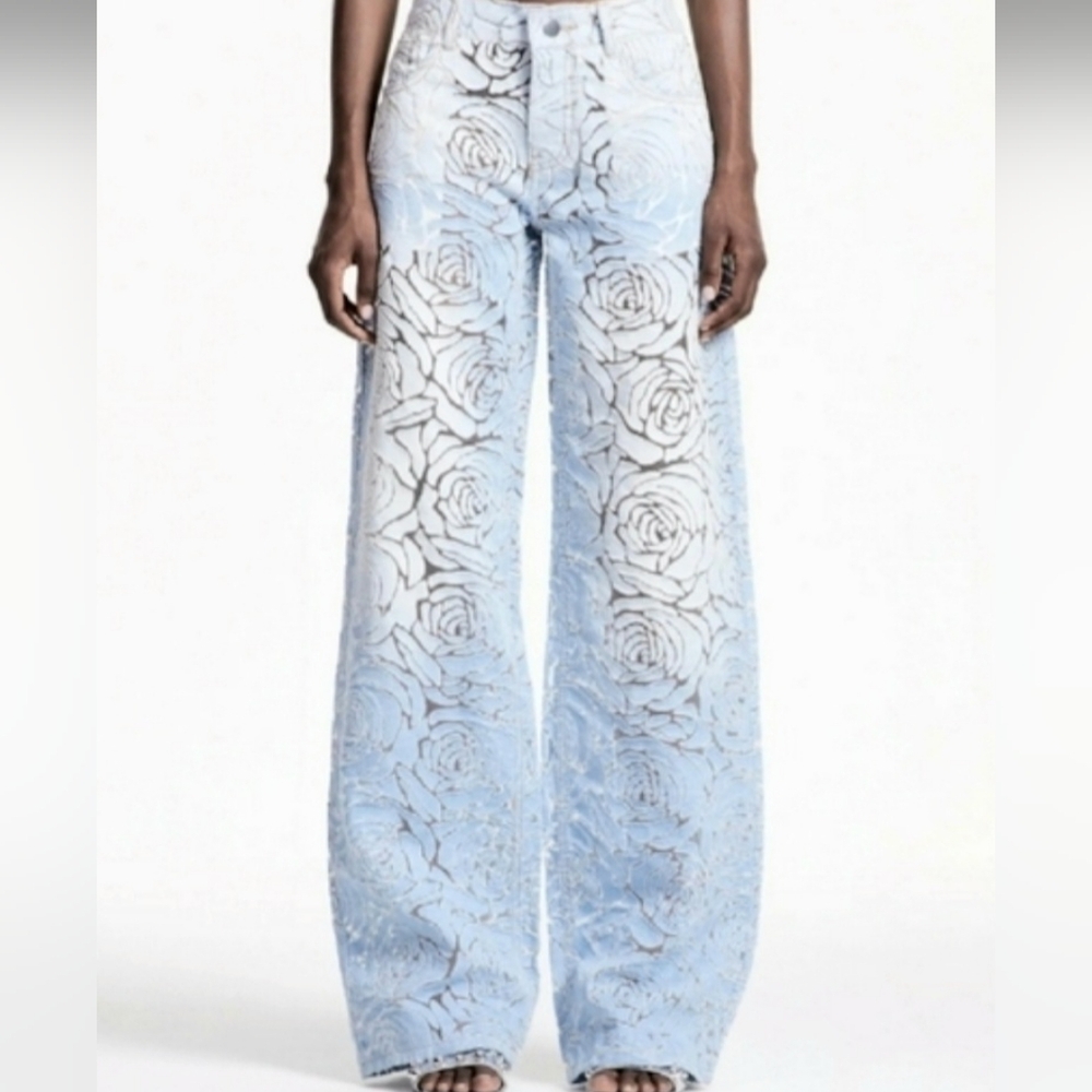 NWT Innovare Denim Flower Cutout Jeans Size S (US4)
